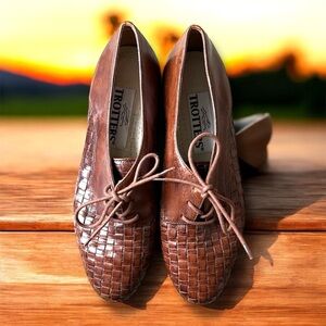 Trotters Chestnut Leather Woven Oxfords